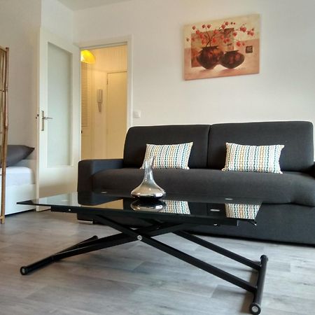 Budget Apart With Balcony And Great View Saint-Denis  Exterior photo