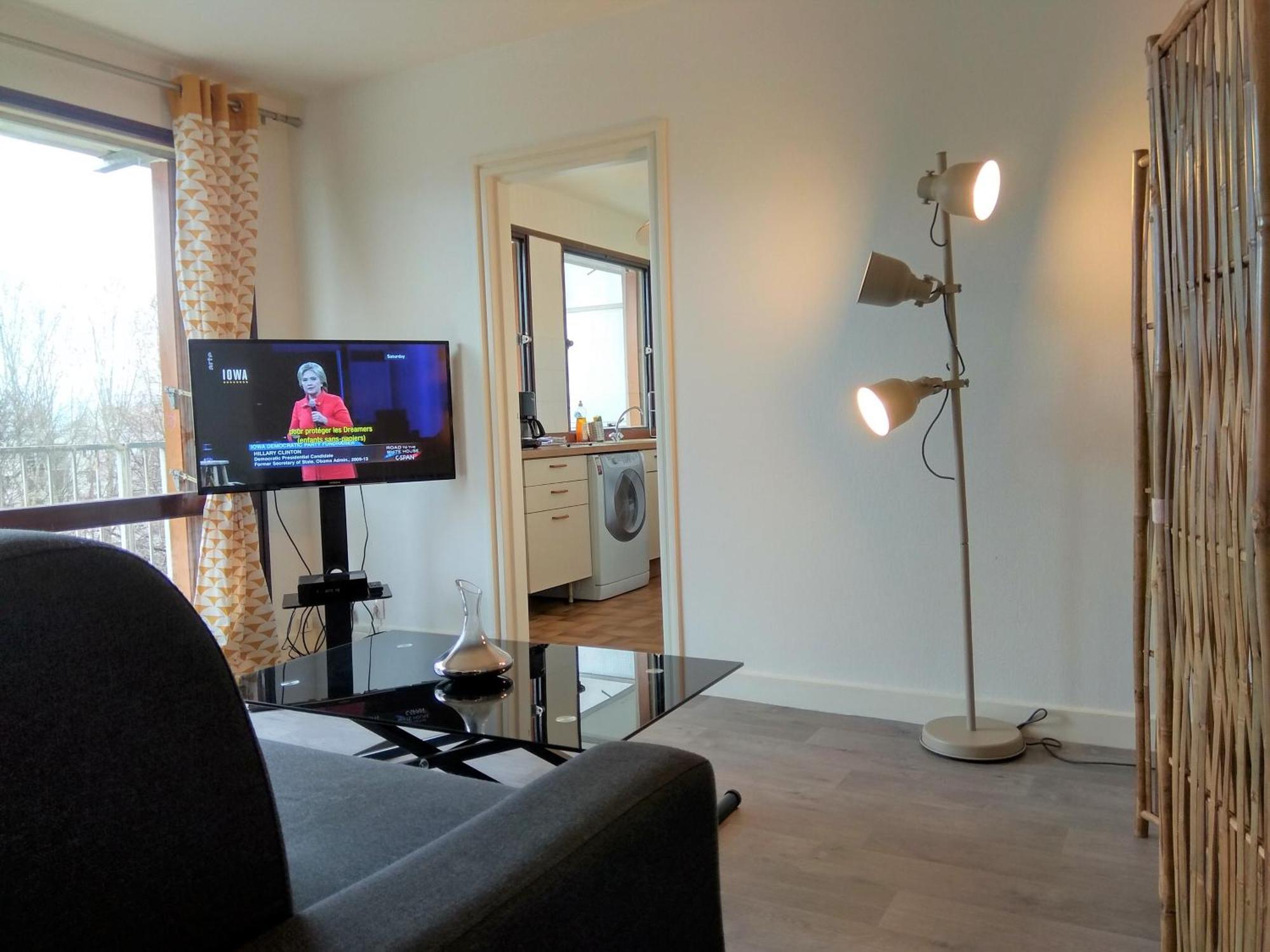 Budget Apart With Balcony And Great View Saint-Denis  Exterior photo